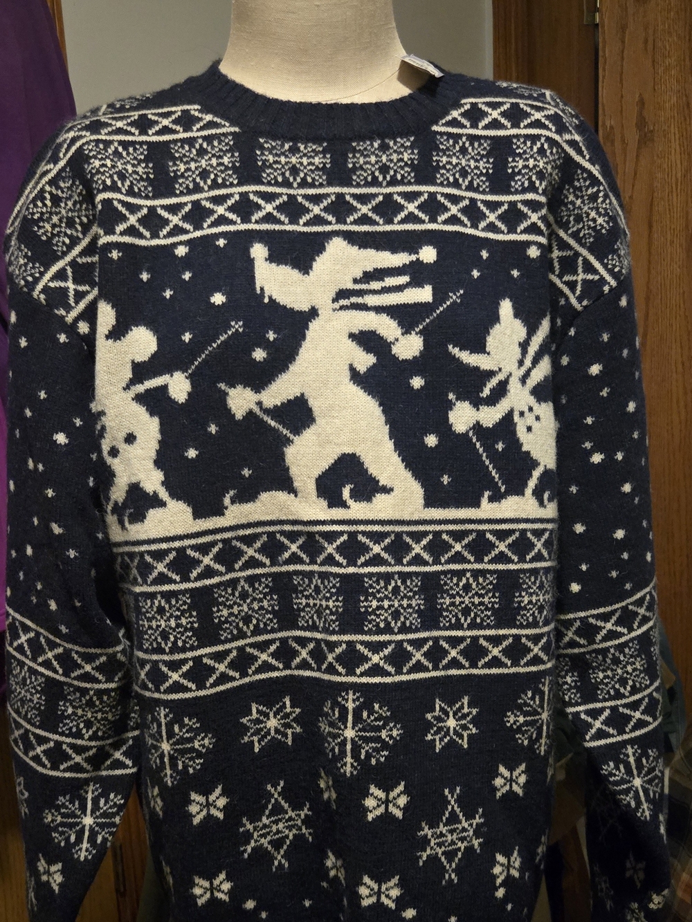 Disney Men's Navy and Cream Ski-Scene Fair Isle Crewneck Sweater